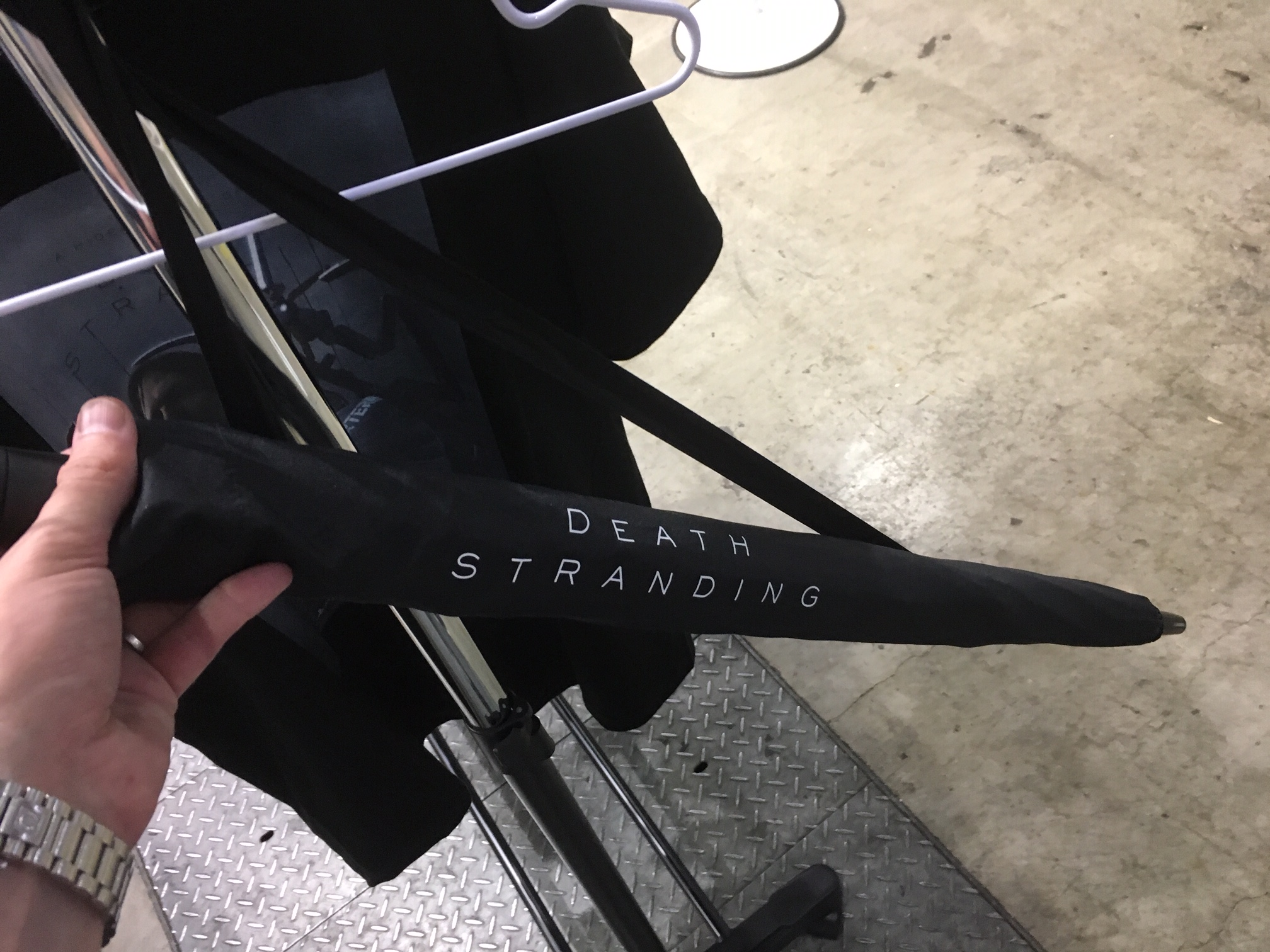 Illustration for article titled Hands-On With Death Stranding: The Umbrella